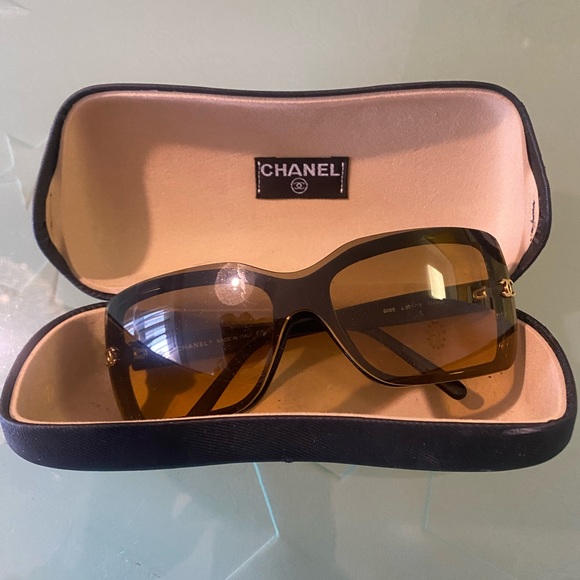 CHANEL Accessories - Chanel vintage sunglasses in gradient lens